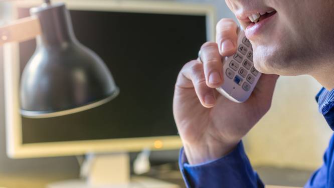 Meer dan de helft van Belgen heeft nog een vaste lijn: zoveel kan je besparen door die buiten te gooien 
