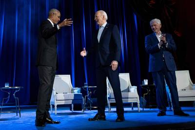 Biden krijgt in New York hulp van Obama en Clinton in campagne