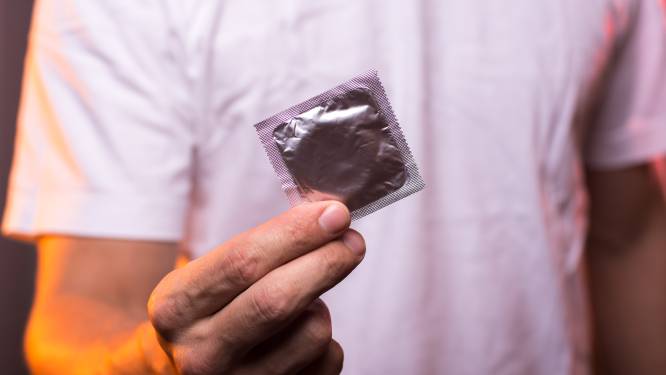 Stiekem je condoom uitdoen of 'stealthing’ is strafbaar. Advocaat: “Er is wel één probleem”