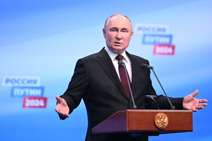 De Russische president Vladimir Poetin tijdens zijn overwinningsspeech.