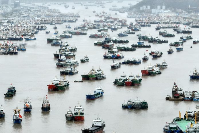 Boten aangelegd aan de haven van Zhoushan, in de oostelijke kustprovincie Zhejiang.