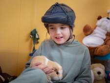 Isa (8) heeft 300 tot 500 epileptische aanvallen per dag: ‘Ze kan geen kind zijn’