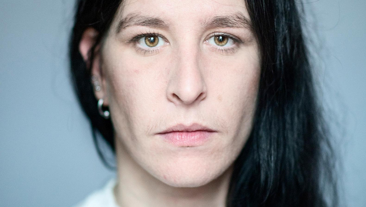Ryanne van Dorst (Elle Bandita) wil taboe doorbreken ik ben geboren als hermafrodiet De