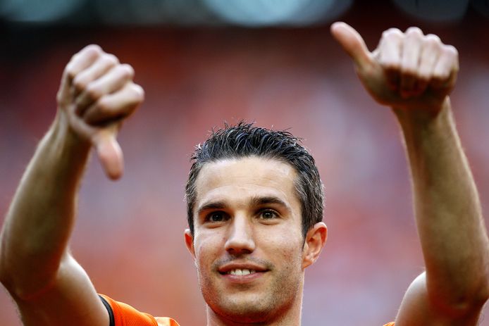Van Persie Kiest 16 Vanwege Geboortedatum Zoon Nederlands Voetbal Tubantia Nl