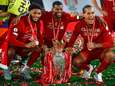 Van Dijk en Wijnaldum vieren titel met fans op social media: ‘Met doorzettingsvermogen is alles mogelijk’ 