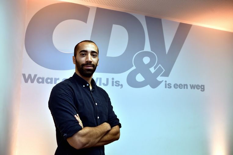 Sammy Mahdi lijkt samen met Joachim Coens de grootste kanshebber. In elke provincie heeft hij vertrouwelingen aangezocht om voor hem campagne te voeren. Beeld BELGA