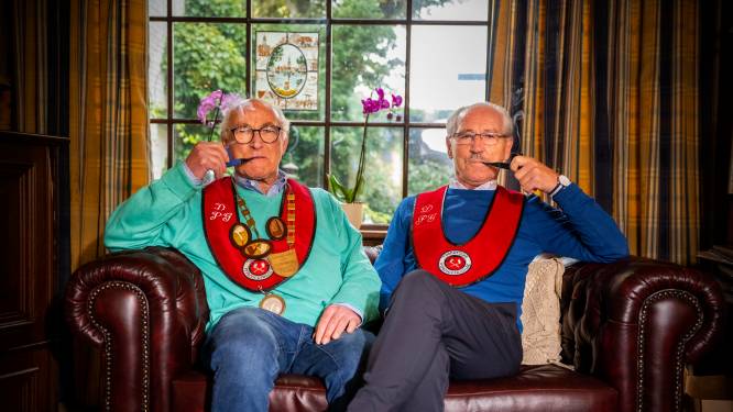 Broers Jan en Piet Hein doen gooi naar wereldtitel pijproken: ‘We inhaleren niet, maar trekken en blazen’