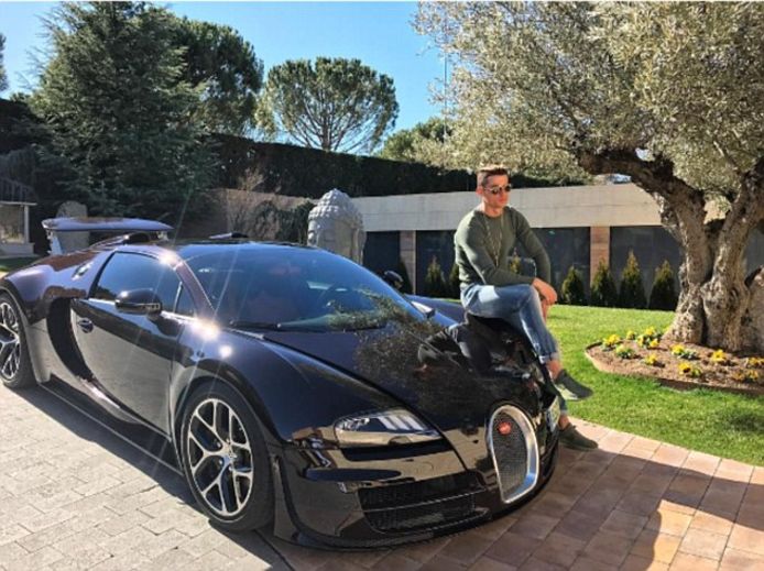 Ronaldo met zijn Bugatti