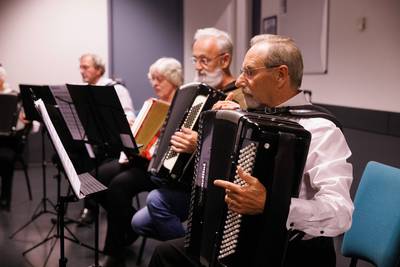 In Sint Willebrord is de liefde voor de accordeon geen lichte kwestie - al was het maar omdat-ie elf