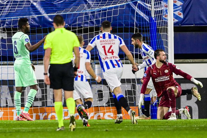 Rami Al Hajj juicht na de 1-1 namens Heerenveen in de 73ste minuut.