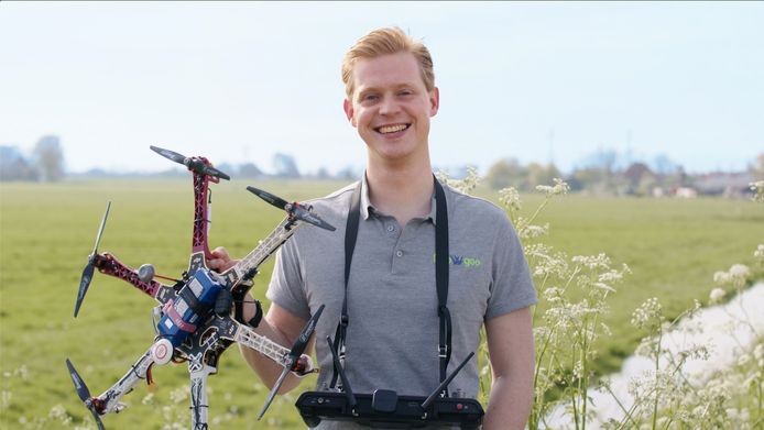 A farmer reacted enthusiastically when Drost flew above the grassland with a drone and geese left: “Please continue with that.”