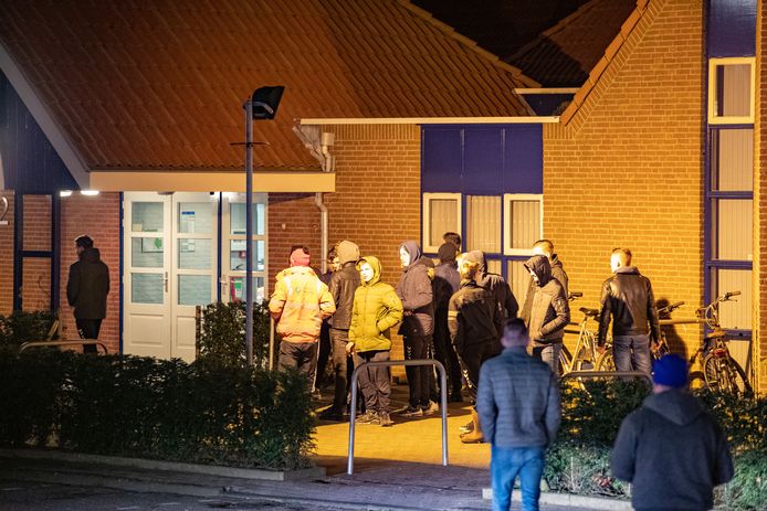 Op Urk ontstonden maandagavond rellen naar aanleiding van een ruzie tussen Jan Willem (17) en Soufyan (18).