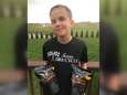 Jongetje verkoopt popcorn om geld in te zamelen voor harttransplantatie opa