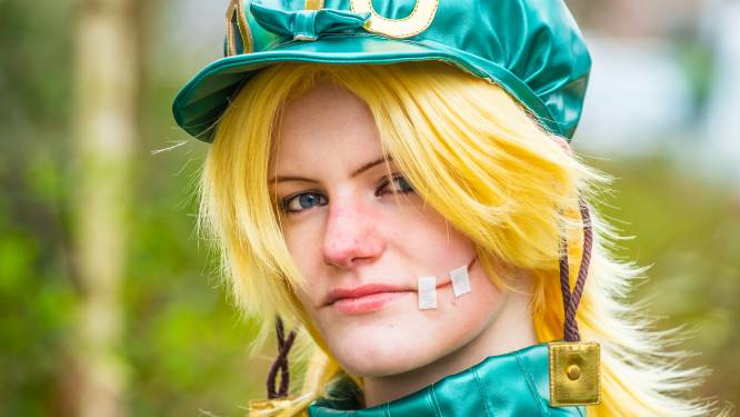 Mare (16) uit Almelo werkt uren aan haar favoriete cosplaykarakters: ‘In zo’n kostuum kan ik de wereld aan’