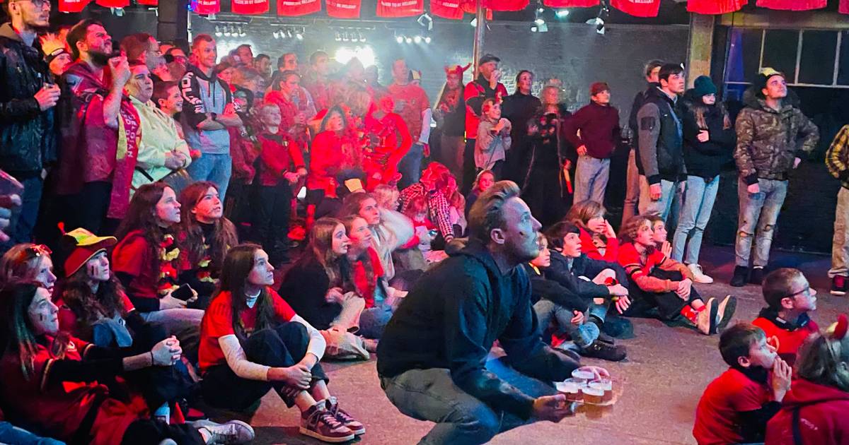 Rode Duivels-fans in De Filatuur zien hun ploeg verliezen ...