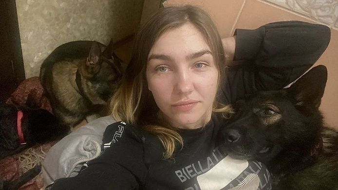 Oleksandra met haar honden.