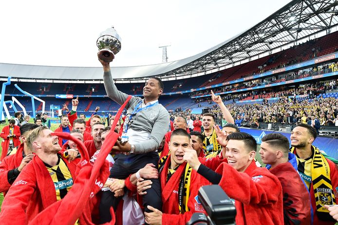 Ramkoers blad sticker Wordt het de 20ste voor Ajax of de 2de voor Vitesse? De statistieken van de  bekerfinale | Nederlands voetbal | AD.nl