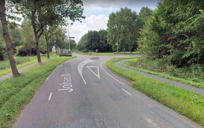Inwoners van Moerdijk zien volgens de gemeente graag dat de fietsverbinding vanuit Zevenbergen niet stopt bij de kruising met de Veerdam, zoals in 2017 is bepaald, maar dat het doorloopt langs de Johan Willem Frisostraat tot aan de Appelweg, of liever nog tot aan het dorp. ‘Die wensen nemen we mee.’