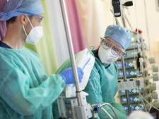 Ziekenhuizen stromen weer vol met coronapatiënten: ‘We komen in de knel’