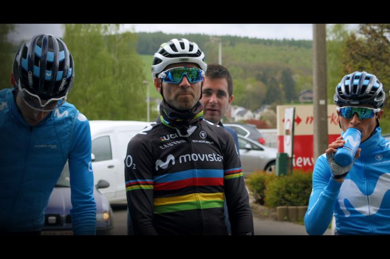 In 'El día menos pensado' volgt Netflix de Movistar-ploeg van Alejandro Valverde. Beeld Netflix
