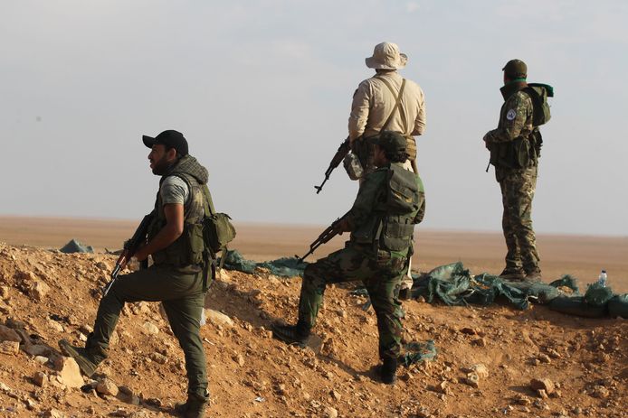 Archiefbeeld. Leden van een Iraakse sjiitische militie op de grens met Syrië. (12/11/2018)