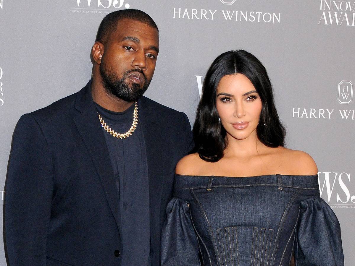 Kanye West deelt smsjes van ex Kim Kardashian op Instagram en stuurt haar  een truck vol rozen | Show | AD.nl