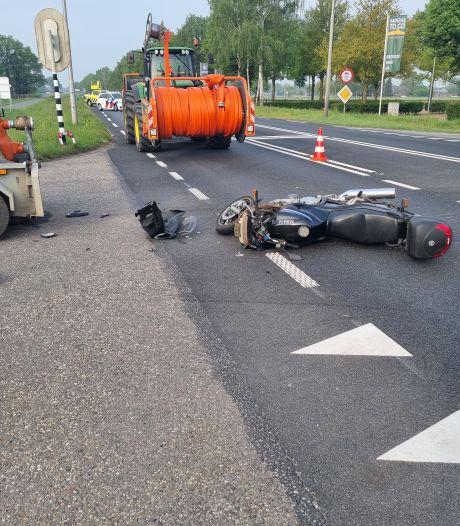 Motorrijder gewond bij botsing met tractor in Heelweg