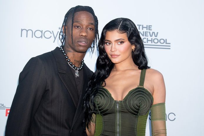 Kylie Jenner met Travis Scott