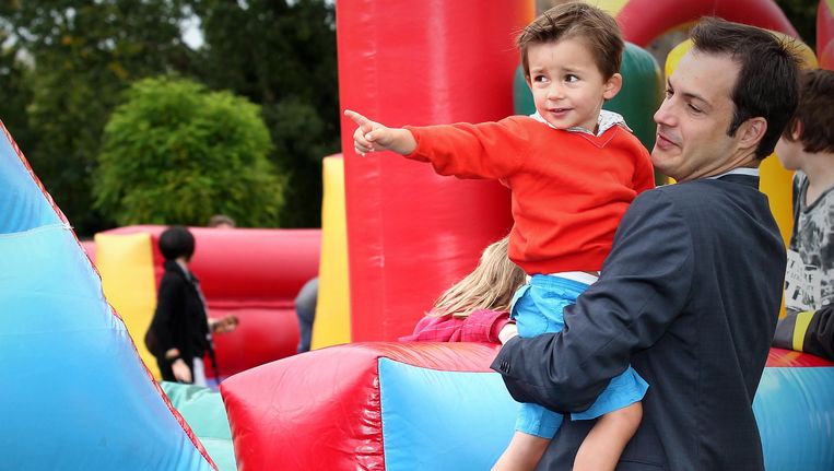 Alexander De Croo: "Geen belastingverhoging voor gezinnen" | Binnenland | Nieuws | HLN