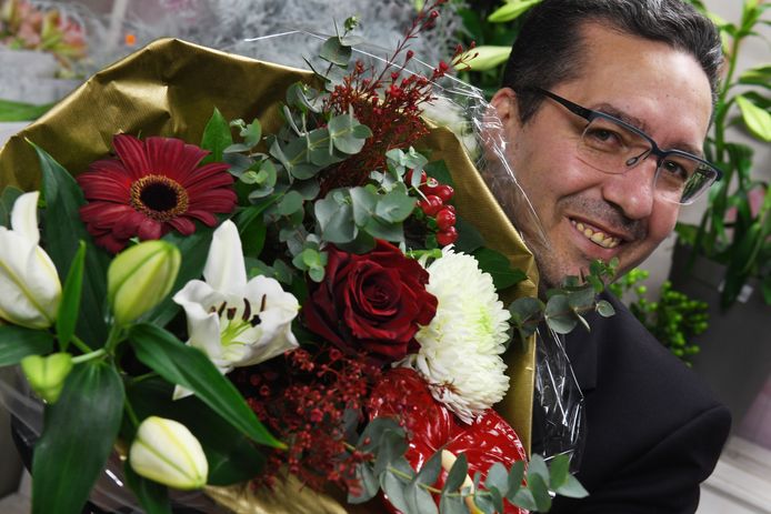 Arfan Karaki gaat bloemen exporteren naar ‘landen met de geur van buskruit’.