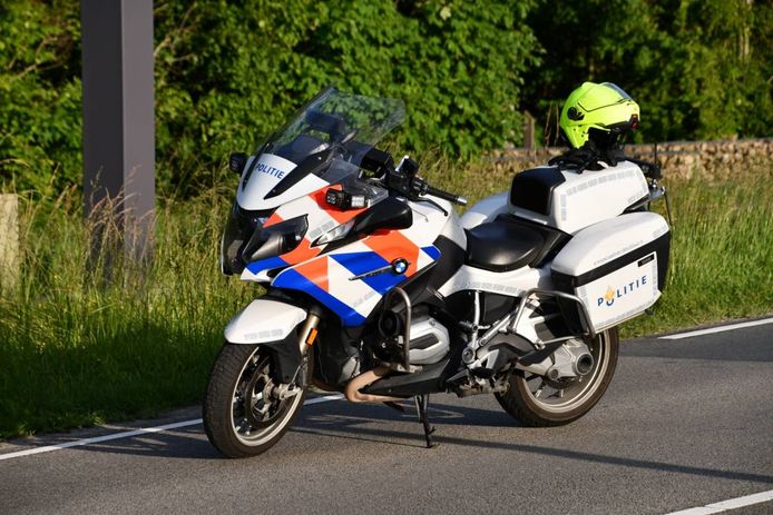 De politie heeft het overige verkeer om het incident heen geleid.