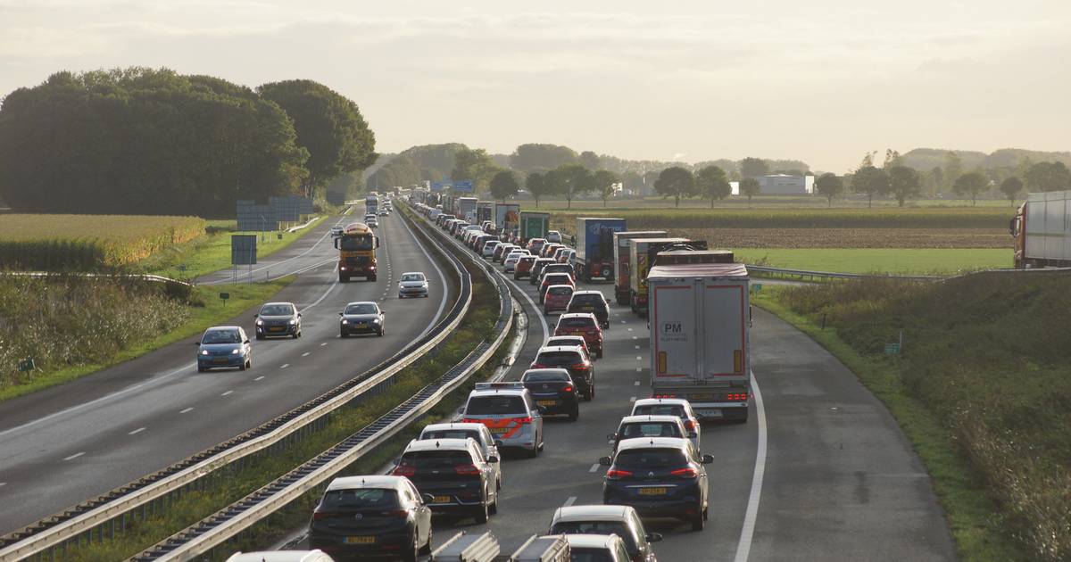 Ongeluk met vrachtwagen op A59 bij Bussen, snelweg weer vrijgegeven.