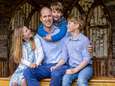 Prins William en zijn drie kinderen poseren samen in het blauw in nieuwe foto voor Vaderdag
