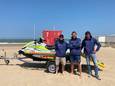 De reddingsdienst Knokke-Heist bij de nieuwe jetski.