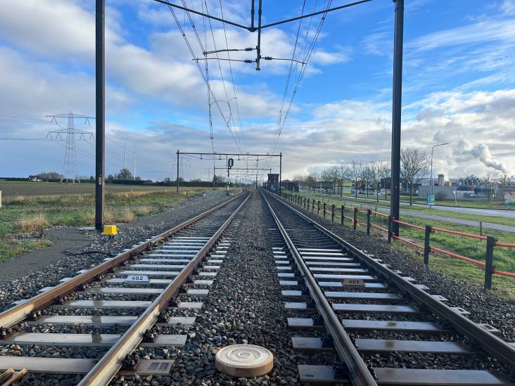 Urenlang geen treinen tussen Den Bosch en Eindhoven door aanrijding op het spoor