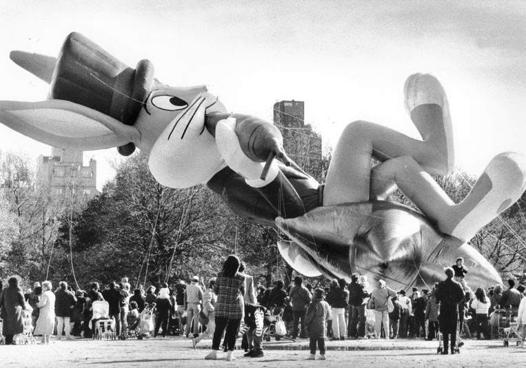 In het boek De zaak Templeton verdwijnt in 1989 het driejarige Amerikaanse meisje in het gedrang van de traditionele Macy’s Thanksgiving Parade in New York, maar voor de Netflixserie veranderde dat naar een Spaans meisje  in Castillo’s woonplaats Malaga. Beeld NY Daily News via Getty Images / Monica Almeida