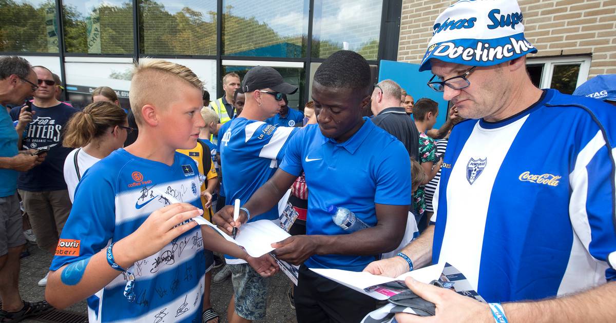 Zweten voor een krabbel op open dag De Graafschap | De Graafschap