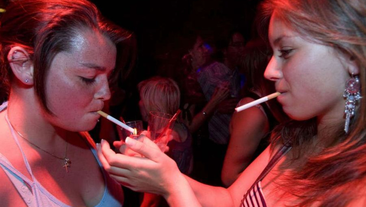 Jongeren beginnen makkelijker aan roken door toevoegingen aan tabak, van drop tot valeriaan. Foto © Ed Oudenaarden ANP Beeld 