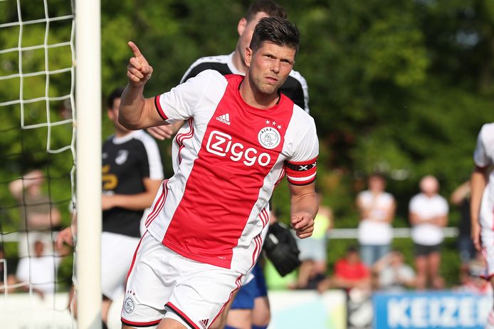 Klaas-Jan Huntelaar na een doelpunt