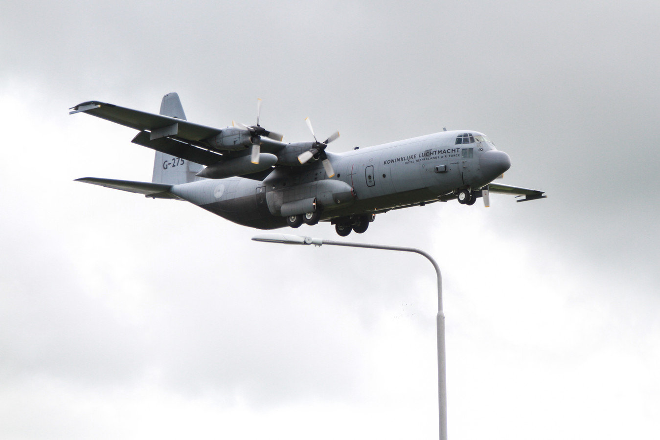Dit is waarom er een Hercules vandaag over Zwolle vloog Foto