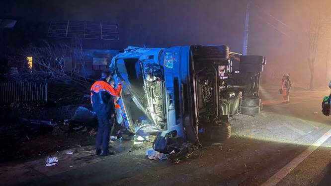 Chauffeur koeltransport zwaargewond na schuiver in Ruiselede