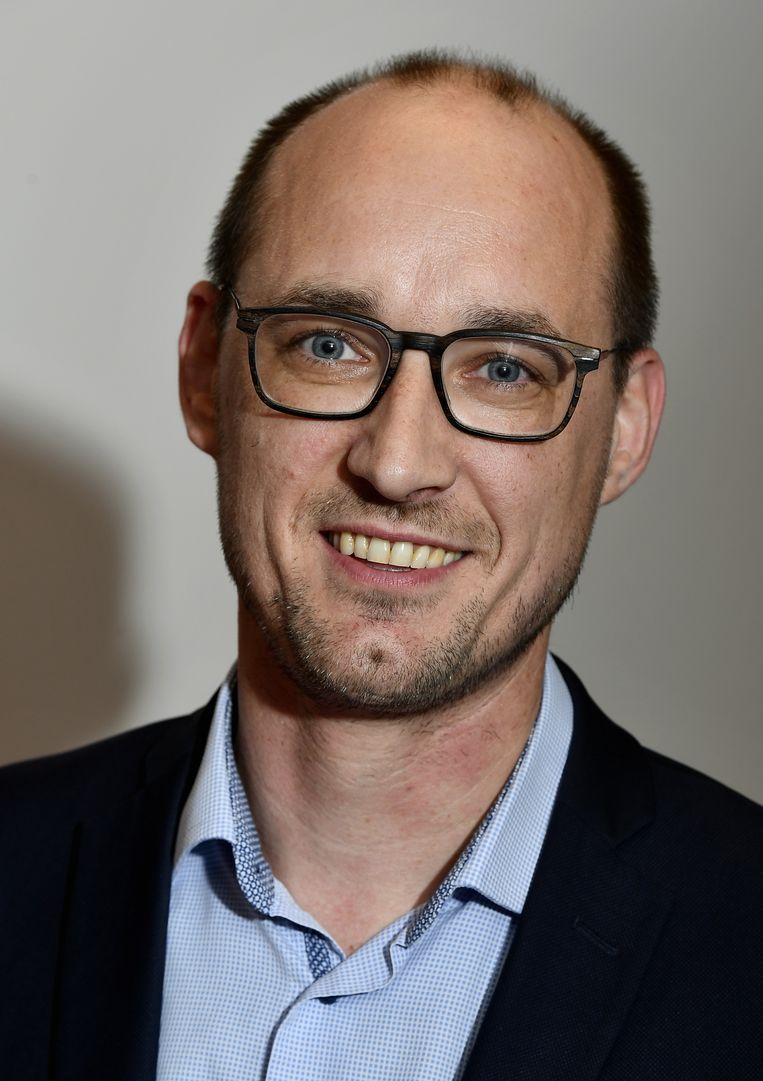 Vincent Van Peteghem gaf de Hilde Crevits en Wouter Beke op de avond voor de openbaarmaking inzage in het rapport over de staat van de partij dat hij met zijn ‘12 apostelen’ opstelde. ‘Waarom moest dat nu zo laat nog’, zegt Crevits daarover. Beeld BELGA