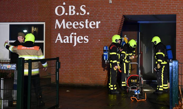 De brandweer een jaar geleden bij de basisschool Meester Aafjes.