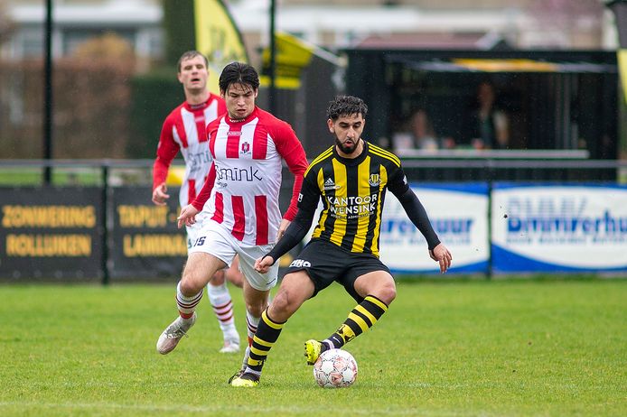 Sirat Sahebzadah moest vanuit de dug-out met lede ogen aanzien dat zijn ploeg in blessuretijd alsnog zonder punten kwam te staan, tegen Top Oss.