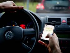 Bijna kwart Europese automobilisten onder 35 jaar kijkt video’s tijdens het rijden