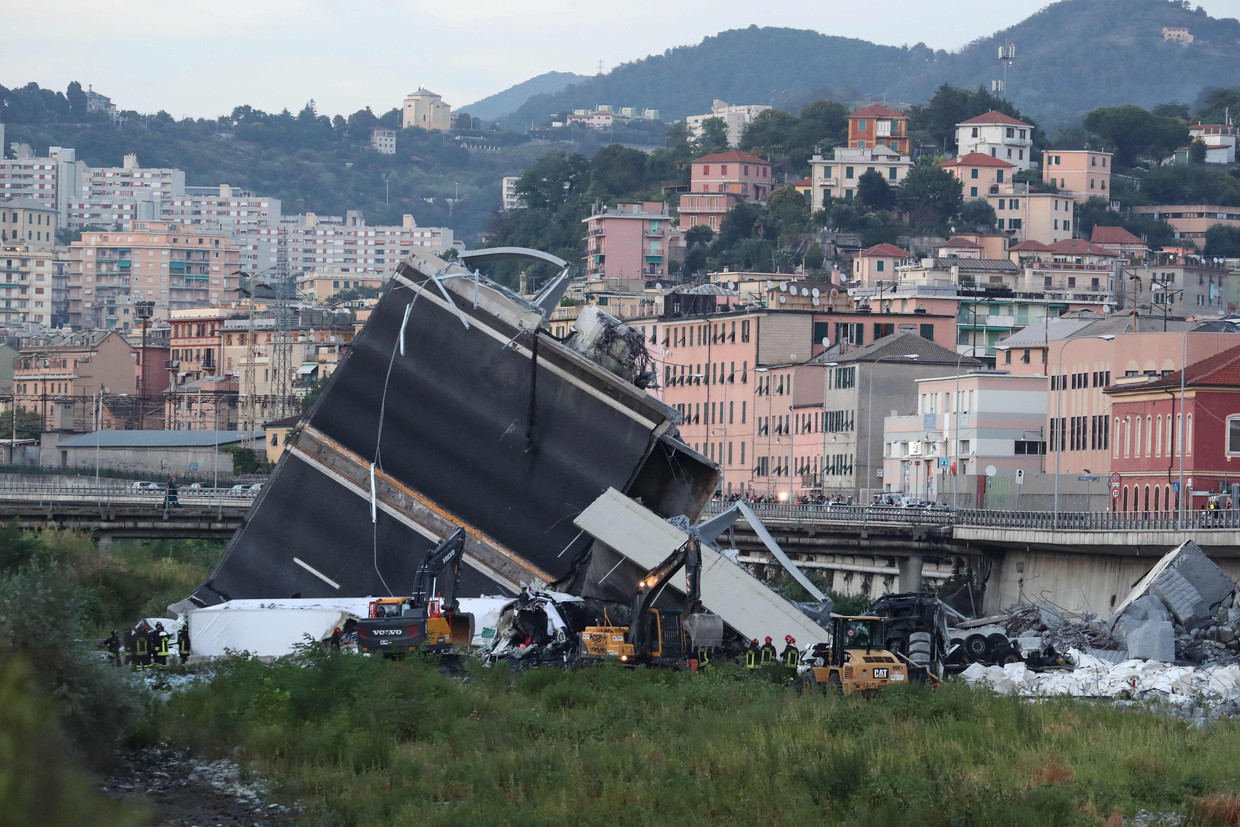 De ingestorte brug van Genua. Beeld AFP