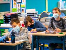 "On met trop de pression sur les élèves", avertissent une série d'acteurs de l'enfance