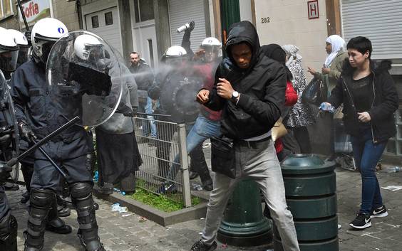 Schaarbeek sluit school tot einde van de week na rellen, burgemeester pleit voor dialoog