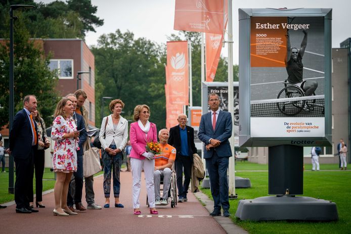 Prinses Margriet opent Papendal een fototentoonstelling met beelden van paralympische sporters.  ‘Ik voelde medelijden met Margriet, die het middelpunt was van een krampachtig, slijmerig toneelstukje.’