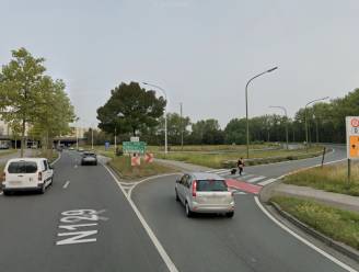 Ongeval op de R1 Ring van Antwerpen richting Nederland ter hoogte van Merksem: rechterrijstrook versperd